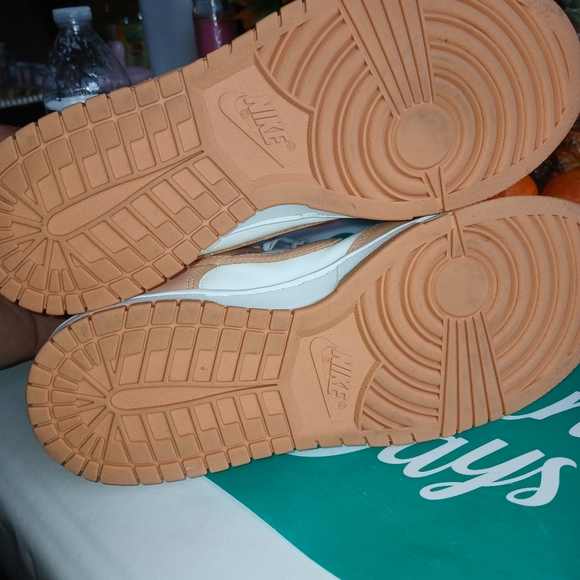 Shoes - Picture 7 of 8